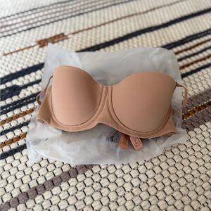 NWT Skims Fits Everybody Strapless Bra